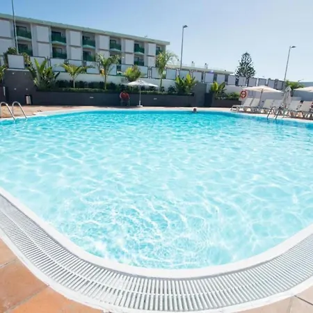Lm Single Deluxe Con Vistas Laterales Al Mar Y Media Pension, Solo Adultos *