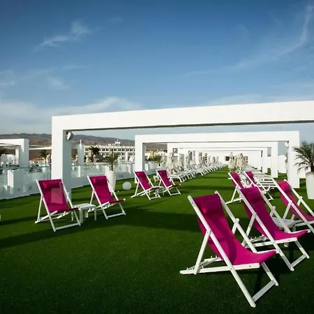 Lm Single Deluxe Con Vistas Laterales Al Mar Y Media Pension, Solo Adultos *